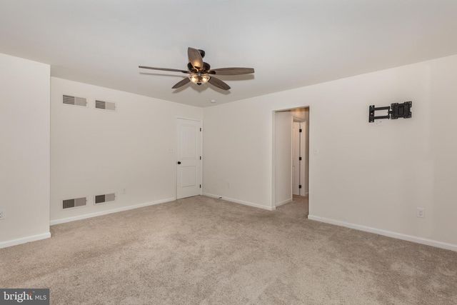 15 CLOVERFIELD ST, Stewartstown, PA 17363