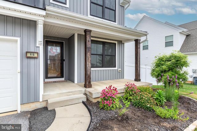 15 CLOVERFIELD ST, Stewartstown, PA 17363