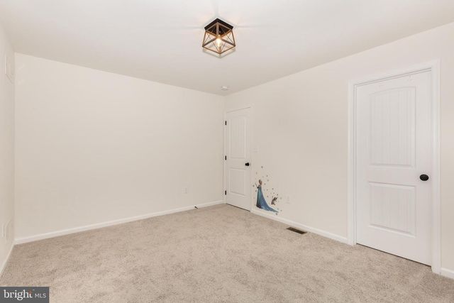 15 CLOVERFIELD ST, Stewartstown, PA 17363