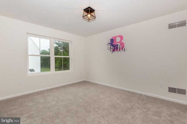 15 CLOVERFIELD ST, Stewartstown, PA 17363