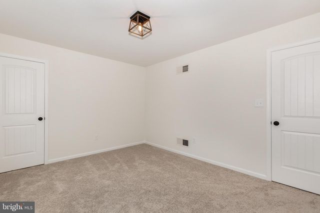 15 CLOVERFIELD ST, Stewartstown, PA 17363