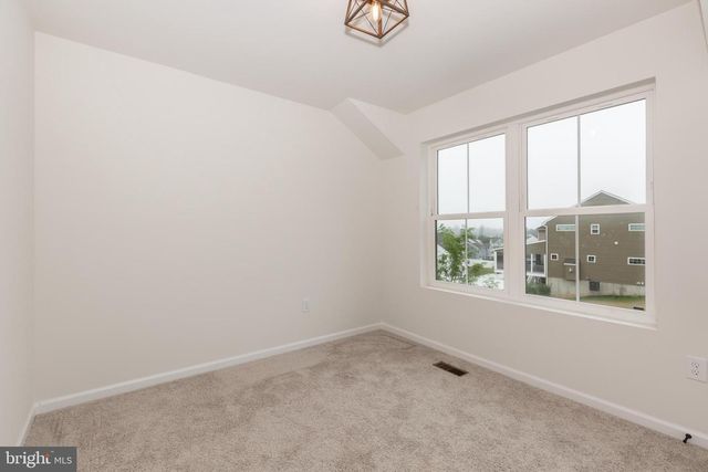 15 CLOVERFIELD ST, Stewartstown, PA 17363