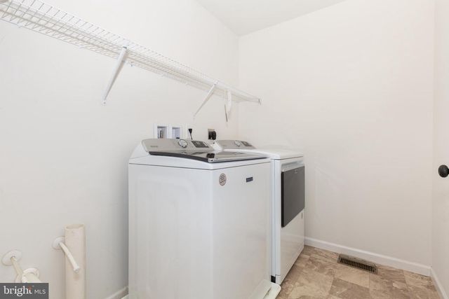 15 CLOVERFIELD ST, Stewartstown, PA 17363