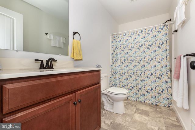 15 CLOVERFIELD ST, Stewartstown, PA 17363