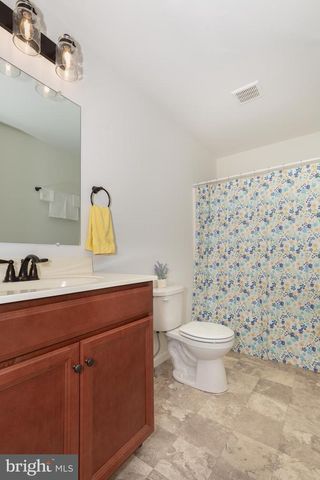 15 CLOVERFIELD ST, Stewartstown, PA 17363