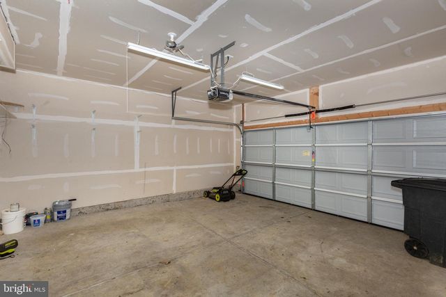 15 CLOVERFIELD ST, Stewartstown, PA 17363