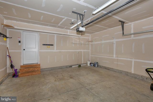 15 CLOVERFIELD ST, Stewartstown, PA 17363