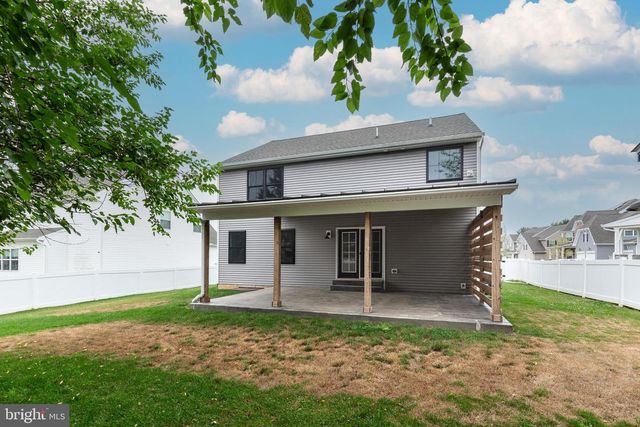 15 CLOVERFIELD ST, Stewartstown, PA 17363