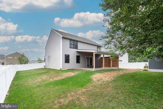 15 CLOVERFIELD ST, Stewartstown, PA 17363