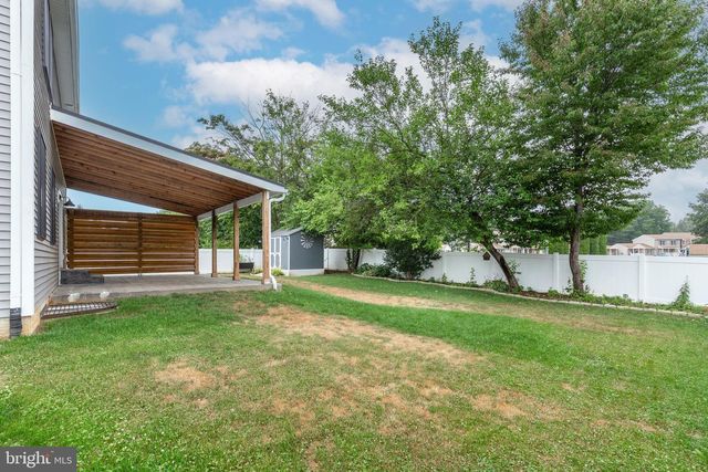 15 CLOVERFIELD ST, Stewartstown, PA 17363