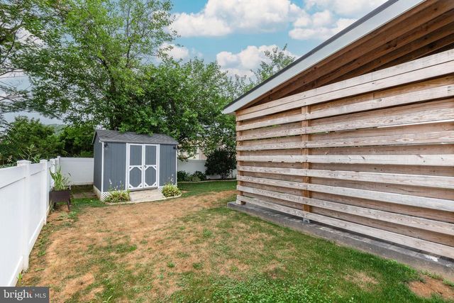 15 CLOVERFIELD ST, Stewartstown, PA 17363