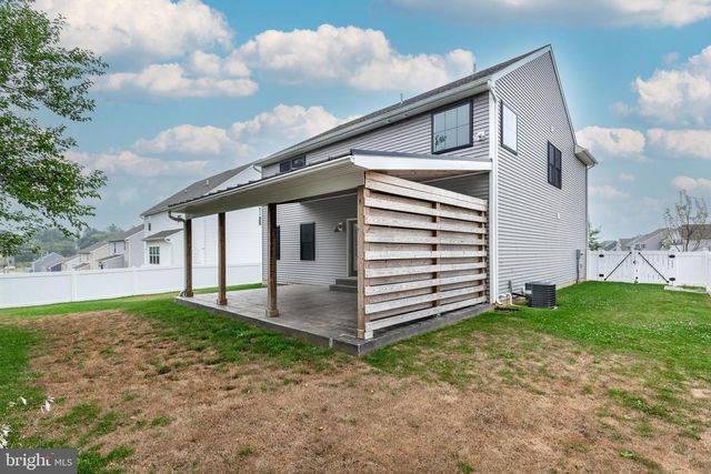 15 CLOVERFIELD ST, Stewartstown, PA 17363