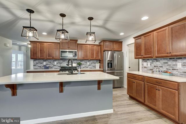 15 CLOVERFIELD ST, Stewartstown, PA 17363