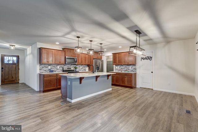 15 CLOVERFIELD ST, Stewartstown, PA 17363
