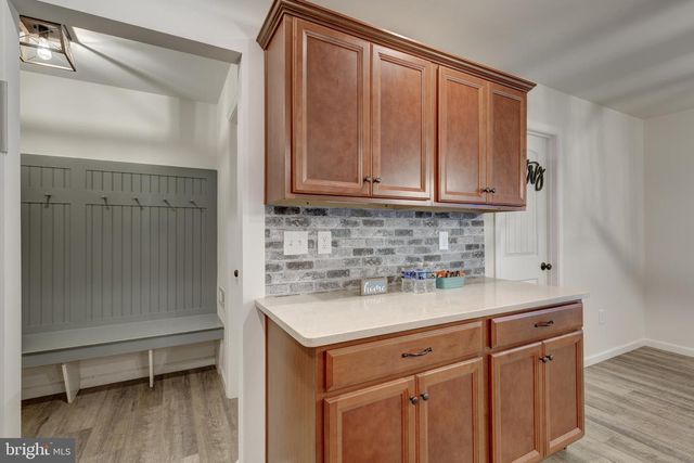 15 CLOVERFIELD ST, Stewartstown, PA 17363