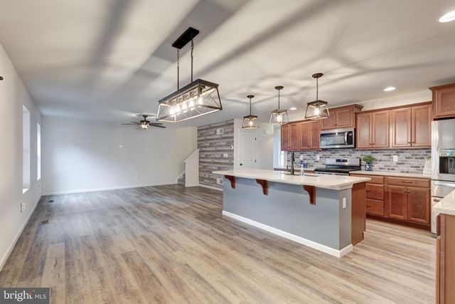 15 CLOVERFIELD ST, Stewartstown, PA 17363