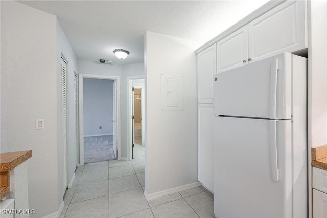 60 Emerald Woods DR B 5, Naples, FL 34108