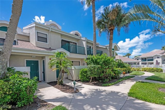 60 Emerald Woods DR B 5, Naples, FL 34108