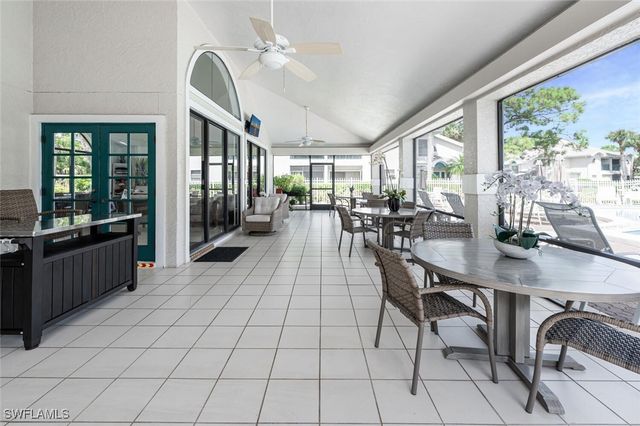 60 Emerald Woods DR B 5, Naples, FL 34108