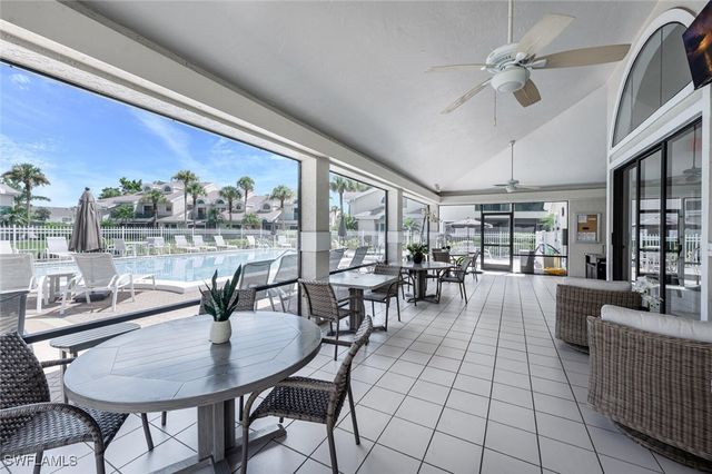 60 Emerald Woods DR B 5, Naples, FL 34108