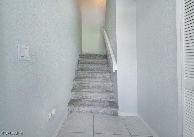 60 Emerald Woods DR B 5, Naples, FL 34108