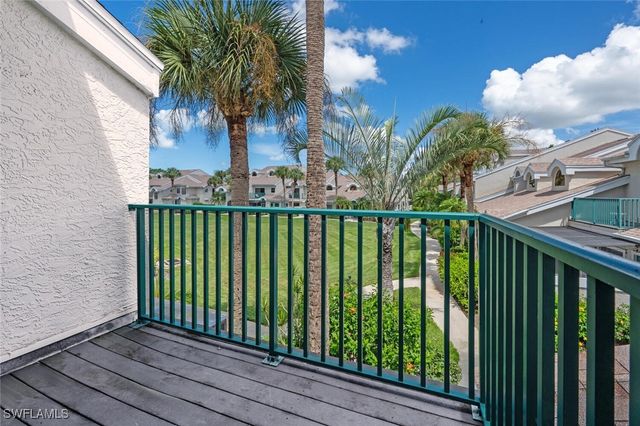 60 Emerald Woods DR B 5, Naples, FL 34108