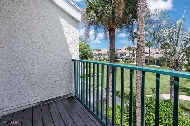 60 Emerald Woods DR B 5, Naples, FL 34108