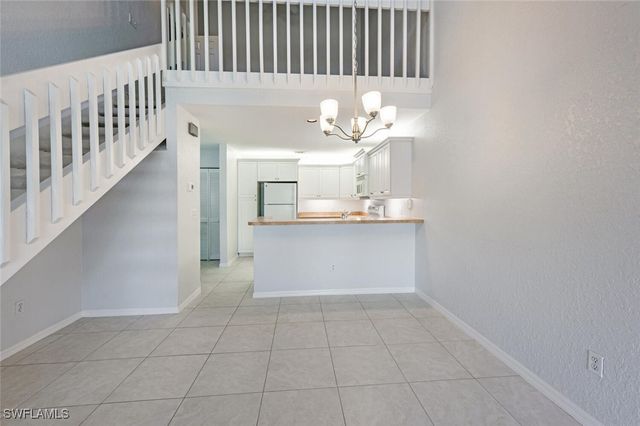 60 Emerald Woods DR B 5, Naples, FL 34108