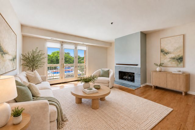 2951 CENTRAL Street 307, Evanston, IL 60201