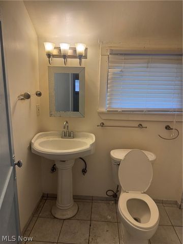 1734 Hillview Road, Cleveland, OH 44112