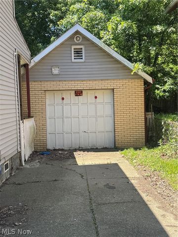 1734 Hillview Road, Cleveland, OH 44112