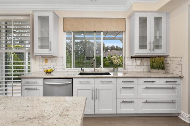 6077 Firwood Row, La Jolla, CA 92037