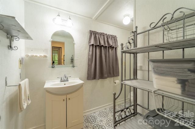 283 Briggs Cove Road, Robbinsville, NC 28771