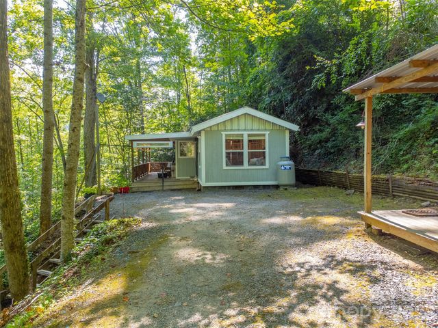 283 Briggs Cove Road, Robbinsville, NC 28771