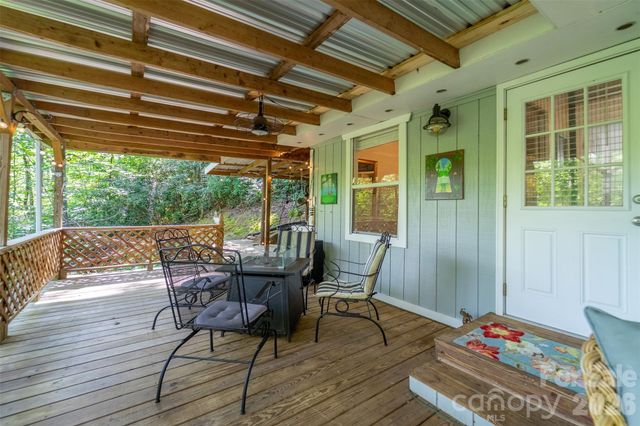 283 Briggs Cove Road, Robbinsville, NC 28771