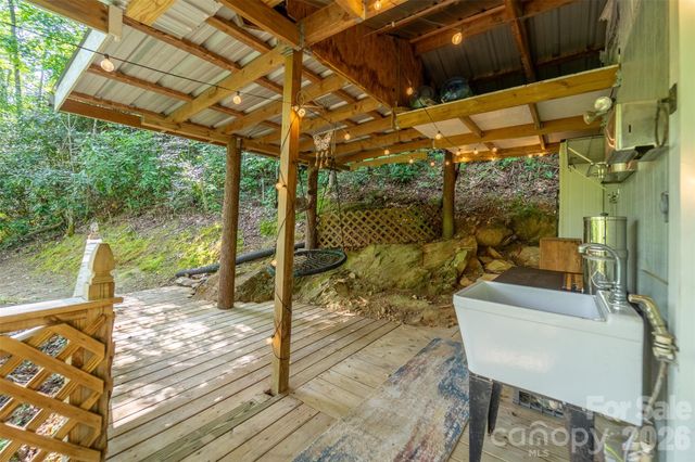 283 Briggs Cove Road, Robbinsville, NC 28771