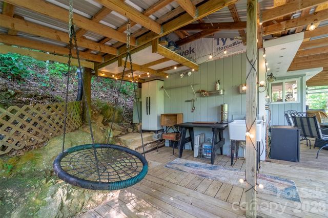 283 Briggs Cove Road, Robbinsville, NC 28771