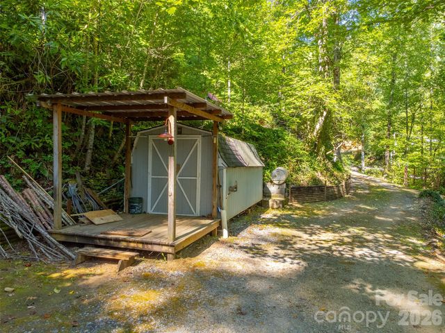 283 Briggs Cove Road, Robbinsville, NC 28771