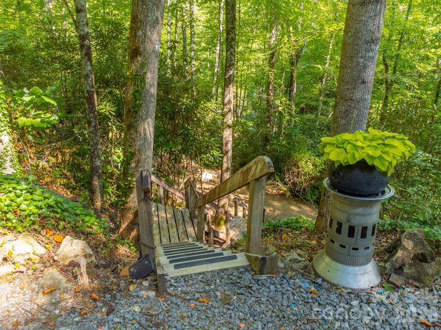 283 Briggs Cove Road, Robbinsville, NC 28771