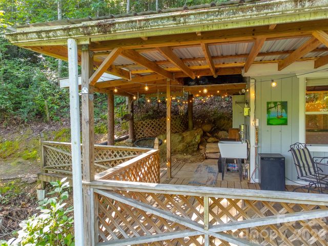 283 Briggs Cove Road, Robbinsville, NC 28771