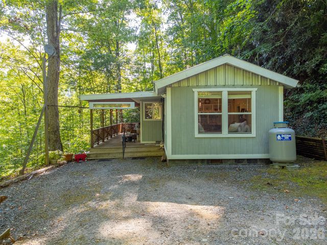 283 Briggs Cove Road, Robbinsville, NC 28771