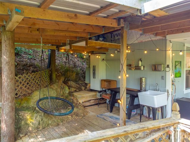 283 Briggs Cove Road, Robbinsville, NC 28771