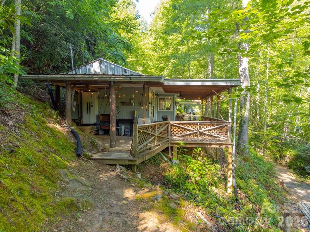 283 Briggs Cove Road, Robbinsville, NC 28771