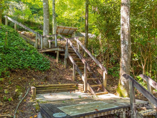 283 Briggs Cove Road, Robbinsville, NC 28771