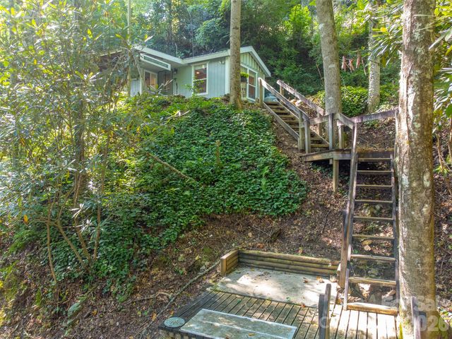 283 Briggs Cove Road, Robbinsville, NC 28771