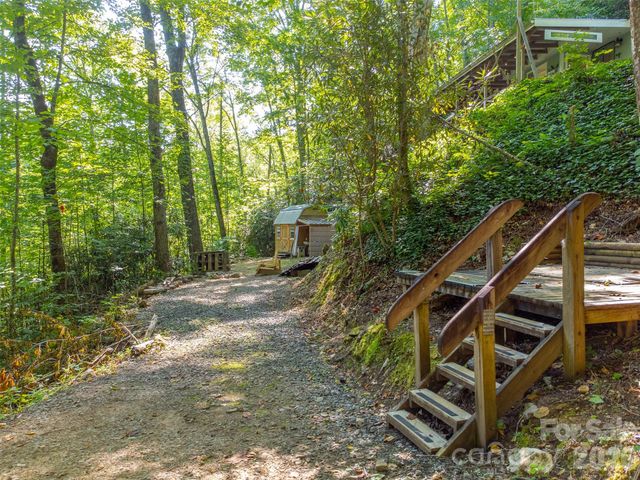 283 Briggs Cove Road, Robbinsville, NC 28771