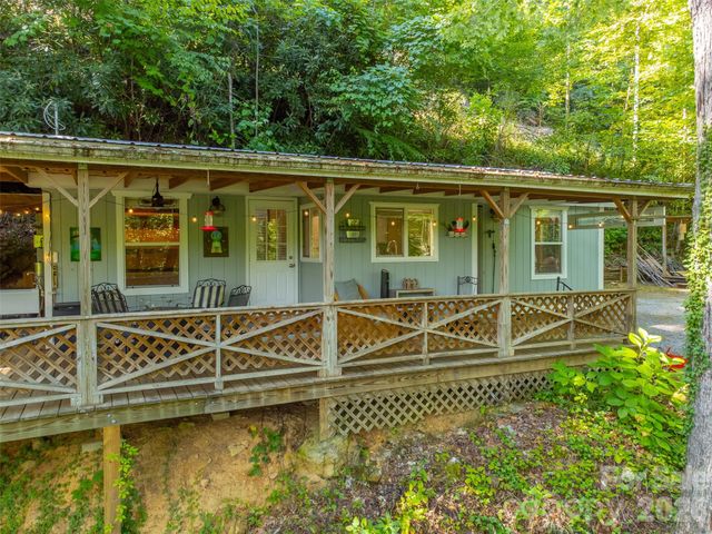 283 Briggs Cove Road, Robbinsville, NC 28771