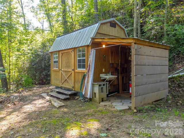 283 Briggs Cove Road, Robbinsville, NC 28771