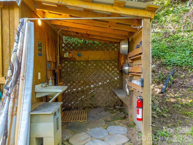 283 Briggs Cove Road, Robbinsville, NC 28771