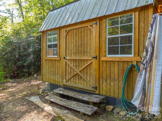283 Briggs Cove Road, Robbinsville, NC 28771